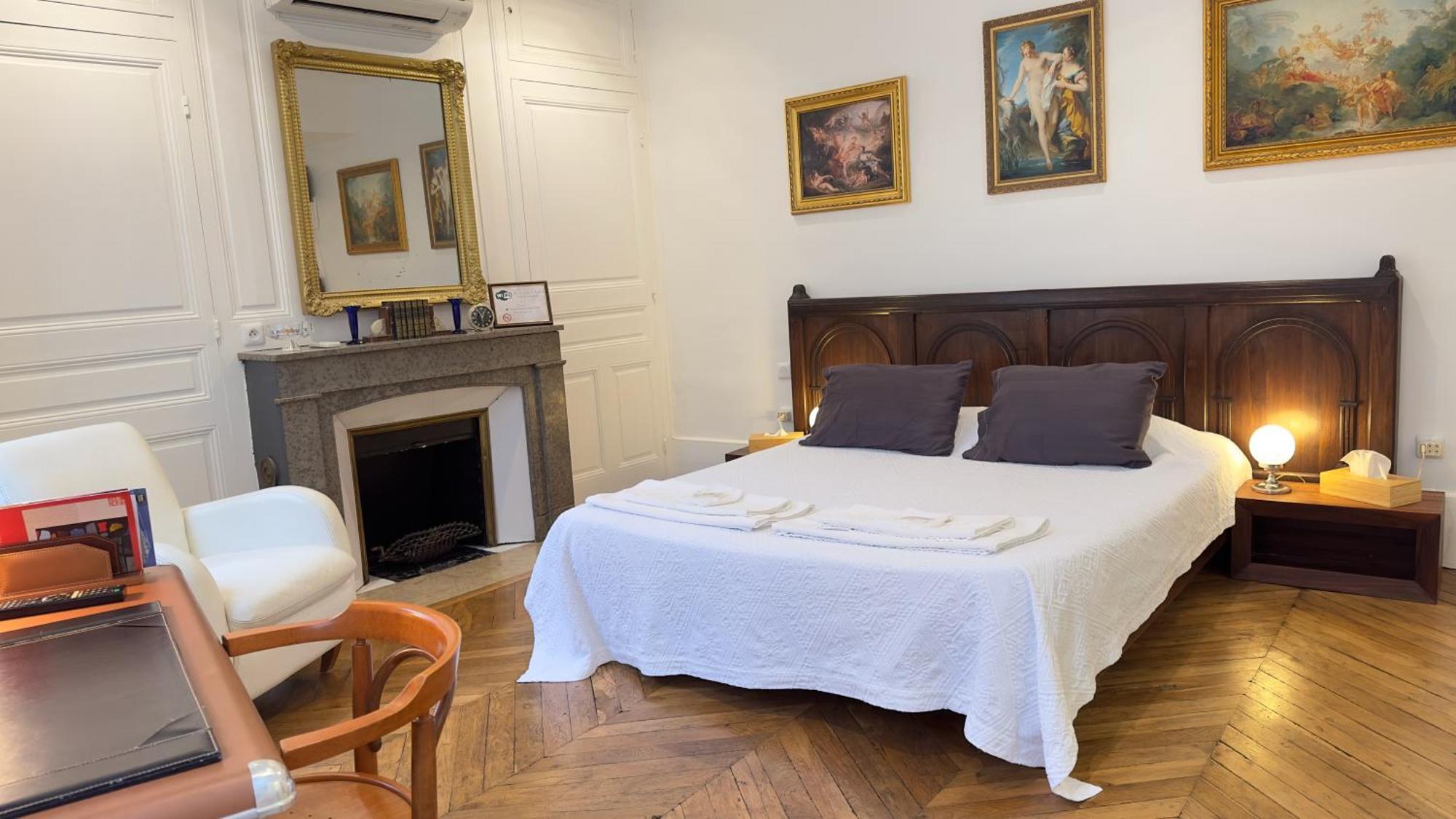 Chambre De Charme Au Coeur Du Vieux Valence - Confort & Calme Kültér fotó