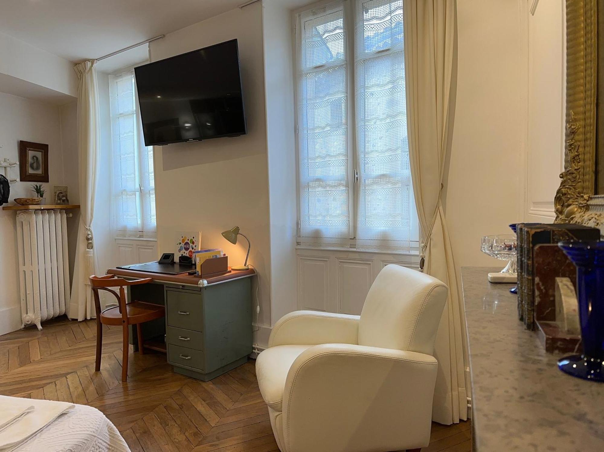 Chambre De Charme Au Coeur Du Vieux Valence - Confort & Calme Kültér fotó